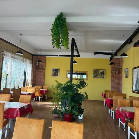 Hotel 'villa Roza' By Agroturizem 'ke Ara E Tares' 3*